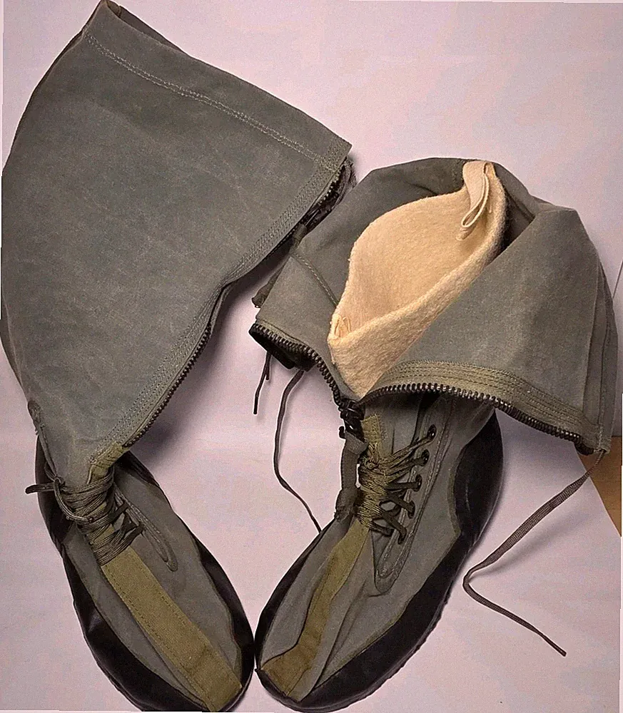 1975 MUKLUK Extreme Cold Weather Boots w/ Wool Liners Sz Small