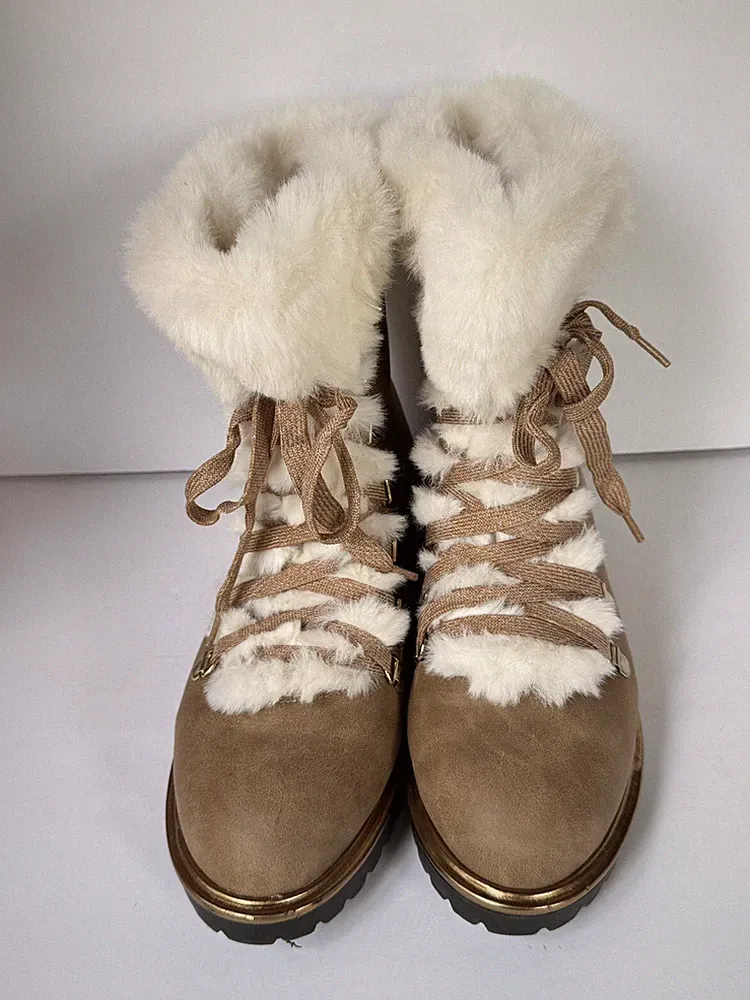 A New Day Boots Womens 8 Tan Fux Fur Lined Lace Up Zip Up Hiking Tan Lug Sole