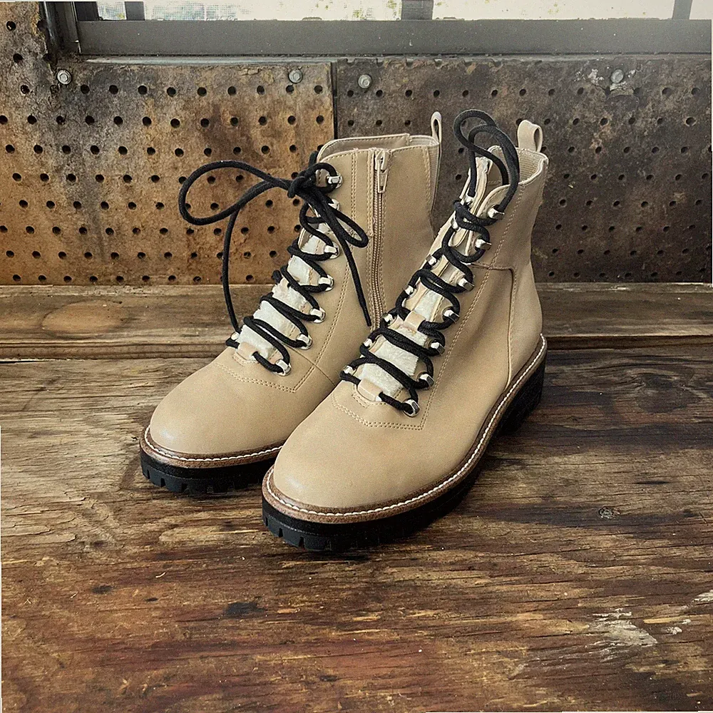 A New Day Women’s Leighton Hiking Boots Taupe White Fur Tongue Size 8