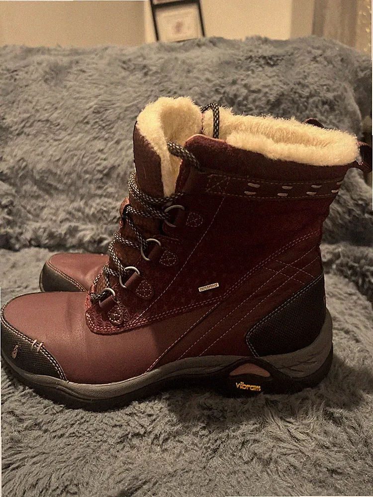 Ahnu Twain Hart Burgundy Insulated 200 gram Hiking Boots Women’s Size 8 Z18