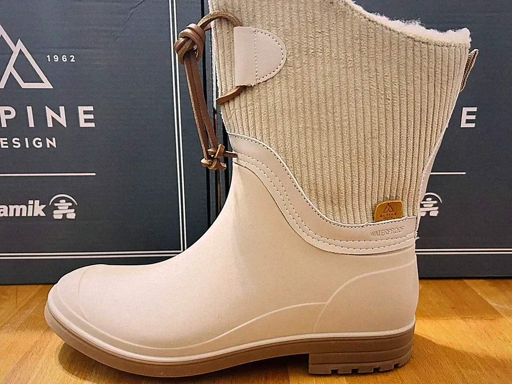 Alpine Design x Kamik Hazel Shortie Boots Waterproof Fleece lined Women Size New