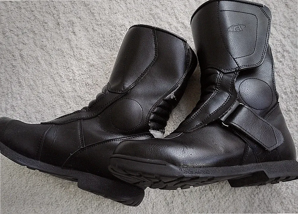 ALTIMATE black boots moto motorcycle leather 8 grippy closures used rubber soles