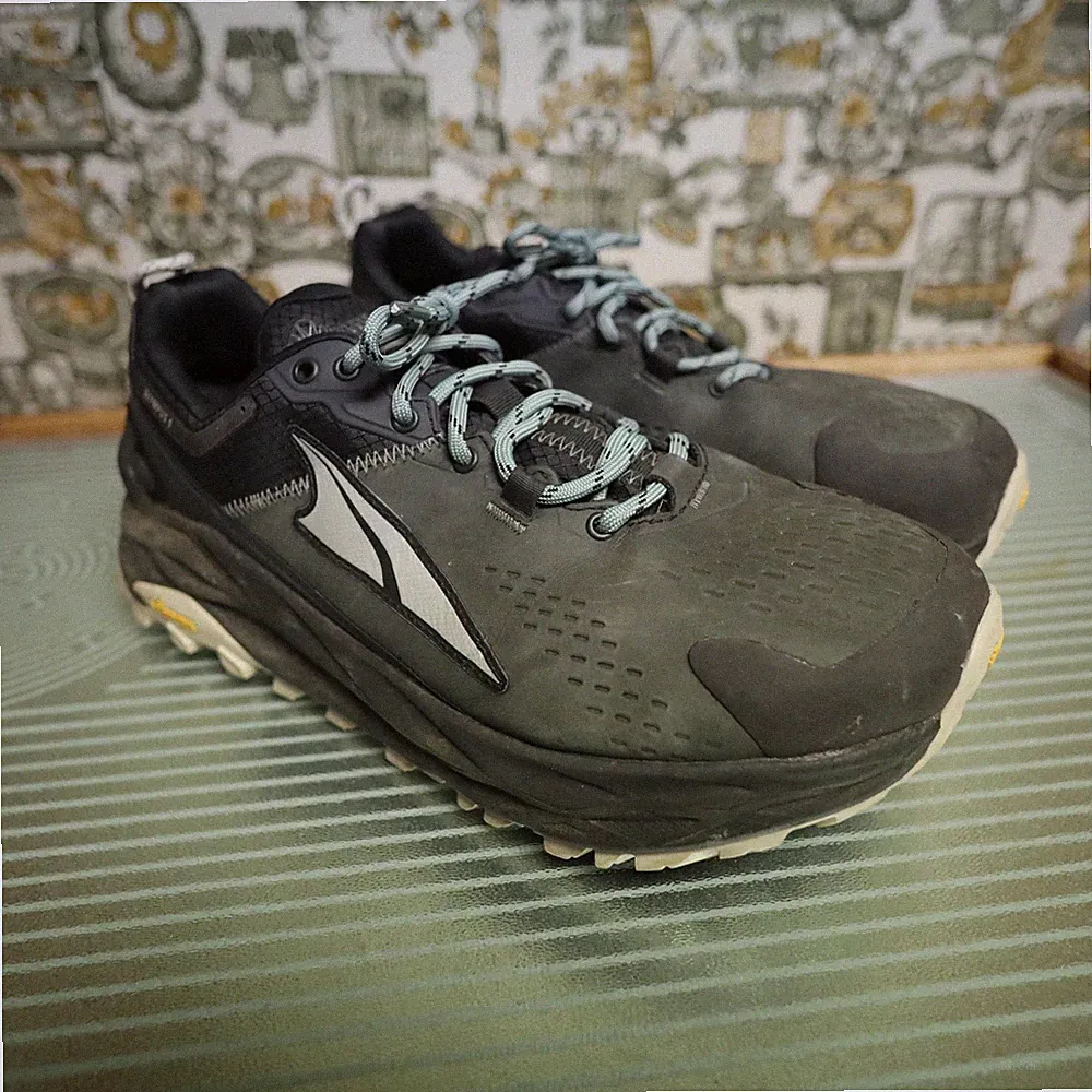 Altra Olympus 5 Hike Low GTX Men's Size 9.5 Hiking Shoes Sneakers Black White
