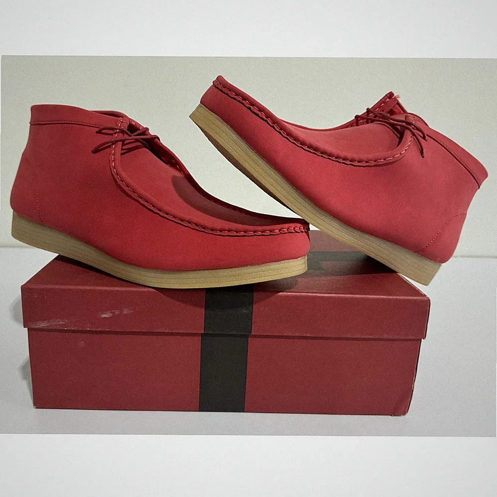 Amali Men's Jason2 Chukka Boots Red Faux Suede Size 15 NIB #014S
