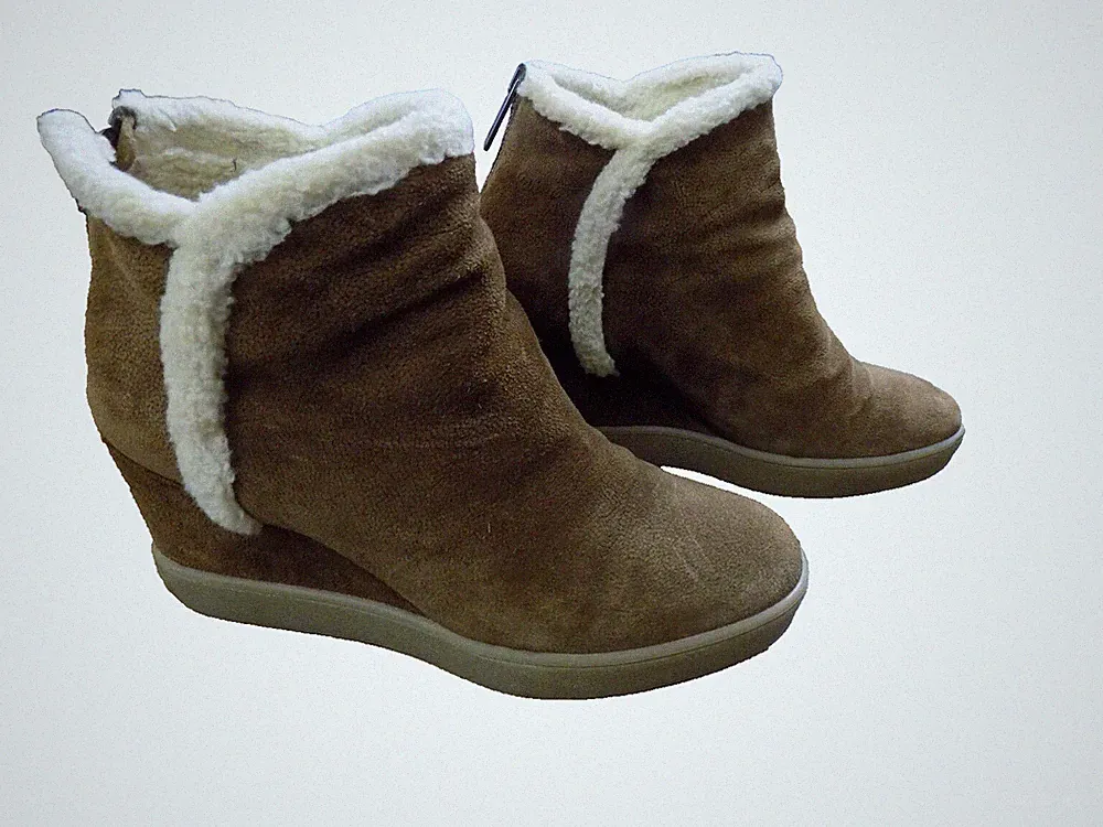 Aquatalia Laverne Rust Tan Suede Faux Fur Lined 3.25" Wedge Booties 6 side Zip