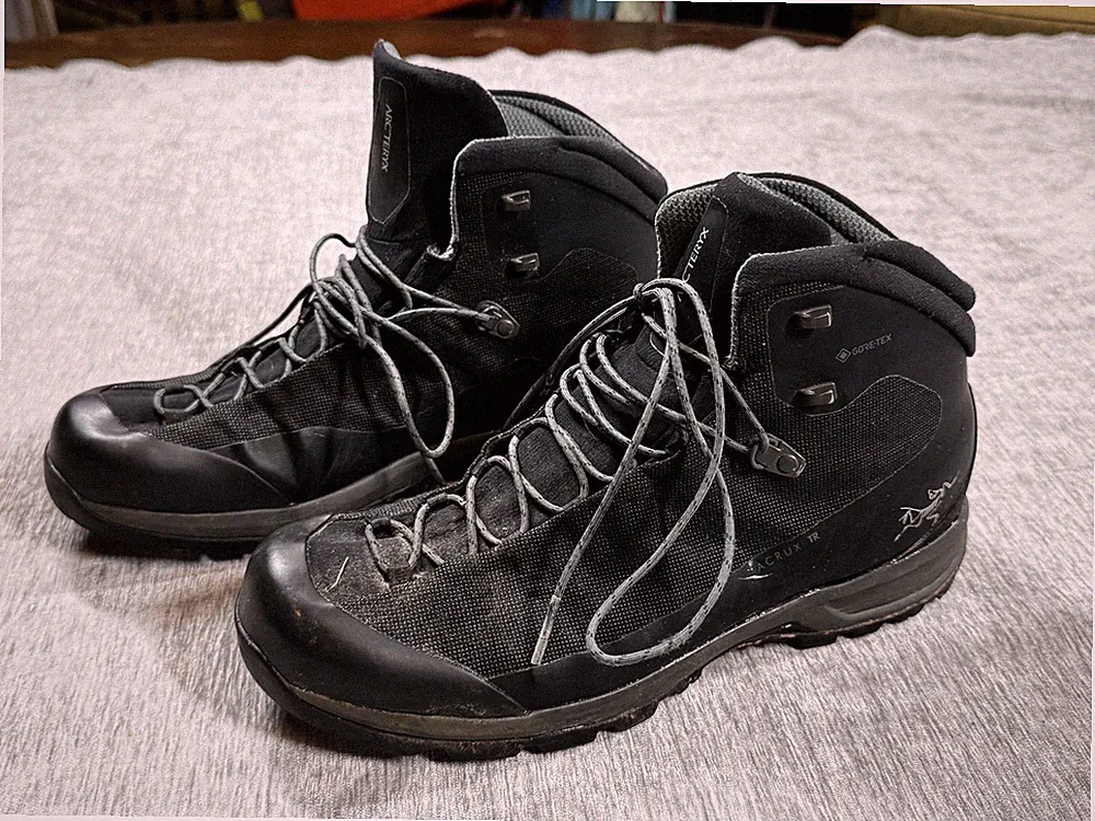 Arc'teryx Acrux TR GTX Boots Mens Size 12 Black Gore-Tex Hiking Vibram Sole
