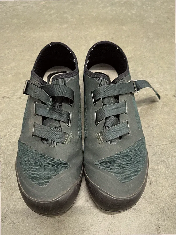 Arc’teryx Arakys Approach Shoes Vibram Trekking Outdoor Low Top, Men’s 7.5