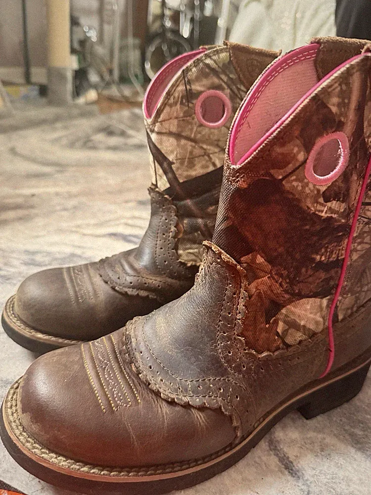 Ariat Women's Western Equestrian Boots Camouflage Pink Trim Size 7.5
