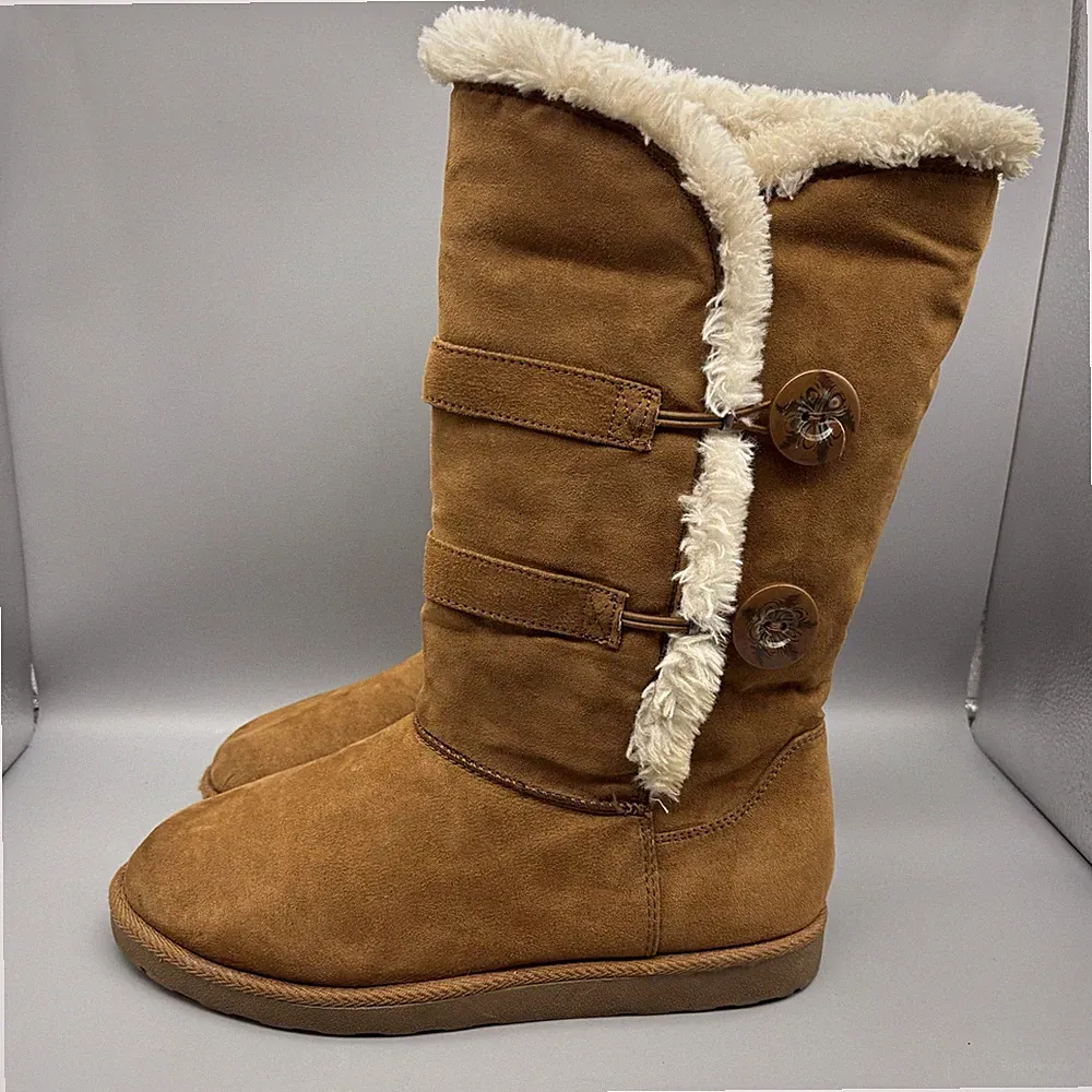 Arizona Jean Co Snow Boots Women’s Size 8 M Tan Chestnut Faux Fur 2 Button