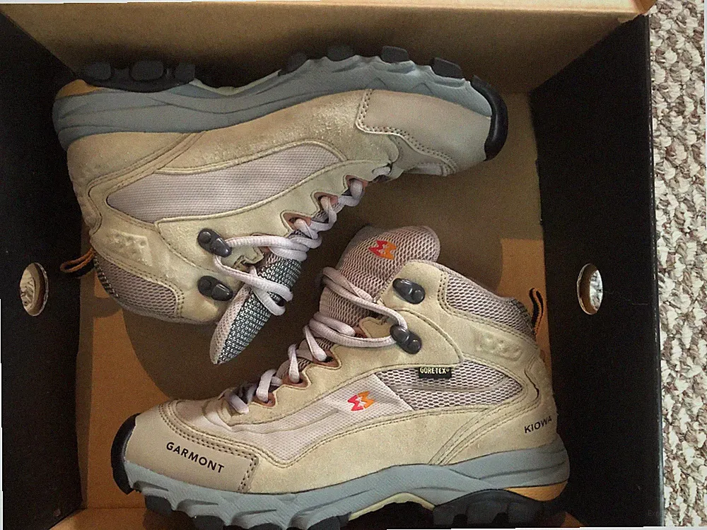 BARELY USED GARMONT Women's KIOWA VEGAN GORE-TEX Hiking Boots Sand US size 6.5