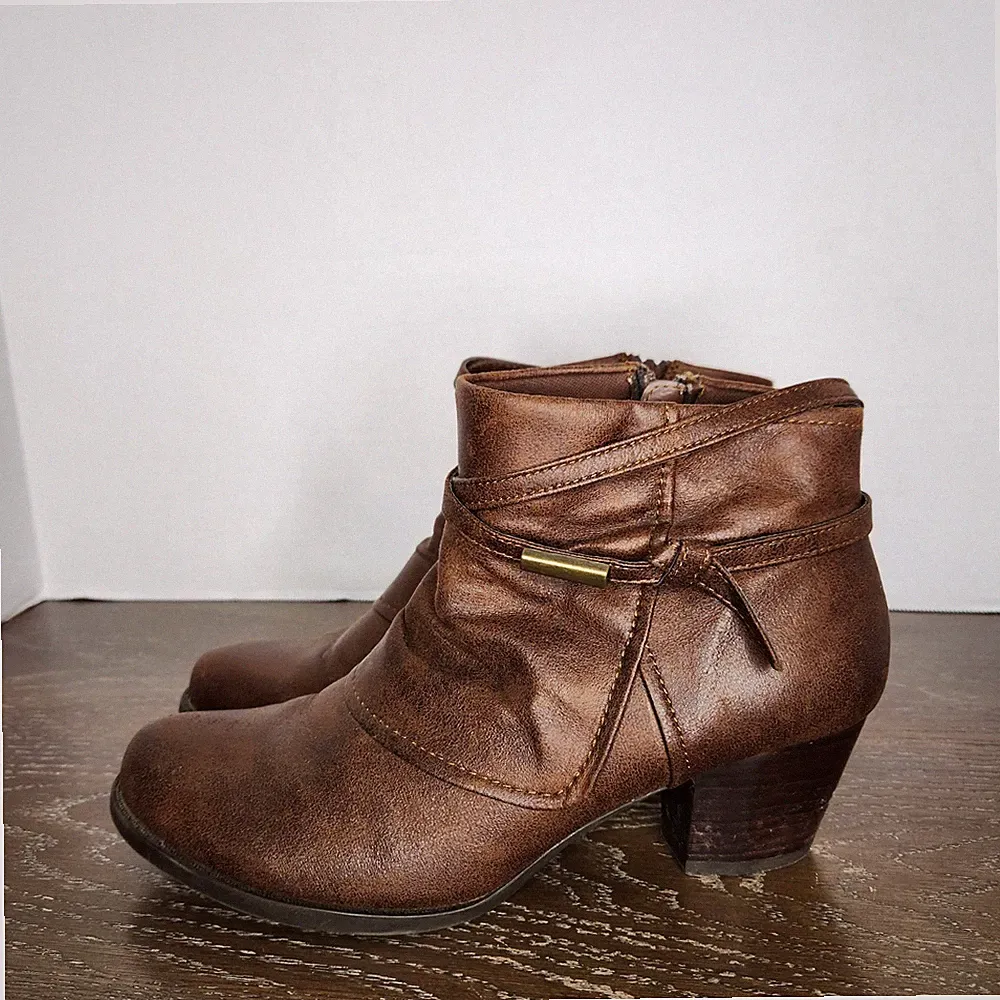 BareTraps Rhapsody Vegan Leather Brown Strappy Ankle Block Heel Boots Size 9 M