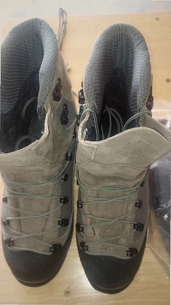 Bates Mens E03600 Mountain Combat Boots Tan Suede Vibram Sole Tactical 7.5 W New