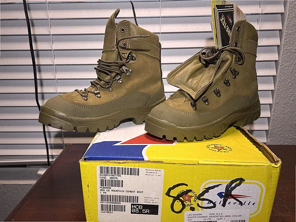 Belleville Hot Weather Mountain Combat Boots MCB 950 Size 8.5 R, MCB085R, Inv#43