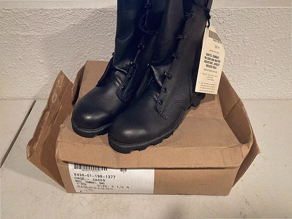 Black Combat Boots/Mildew/Water Resistant/Direct Molded Sole 5.5 R