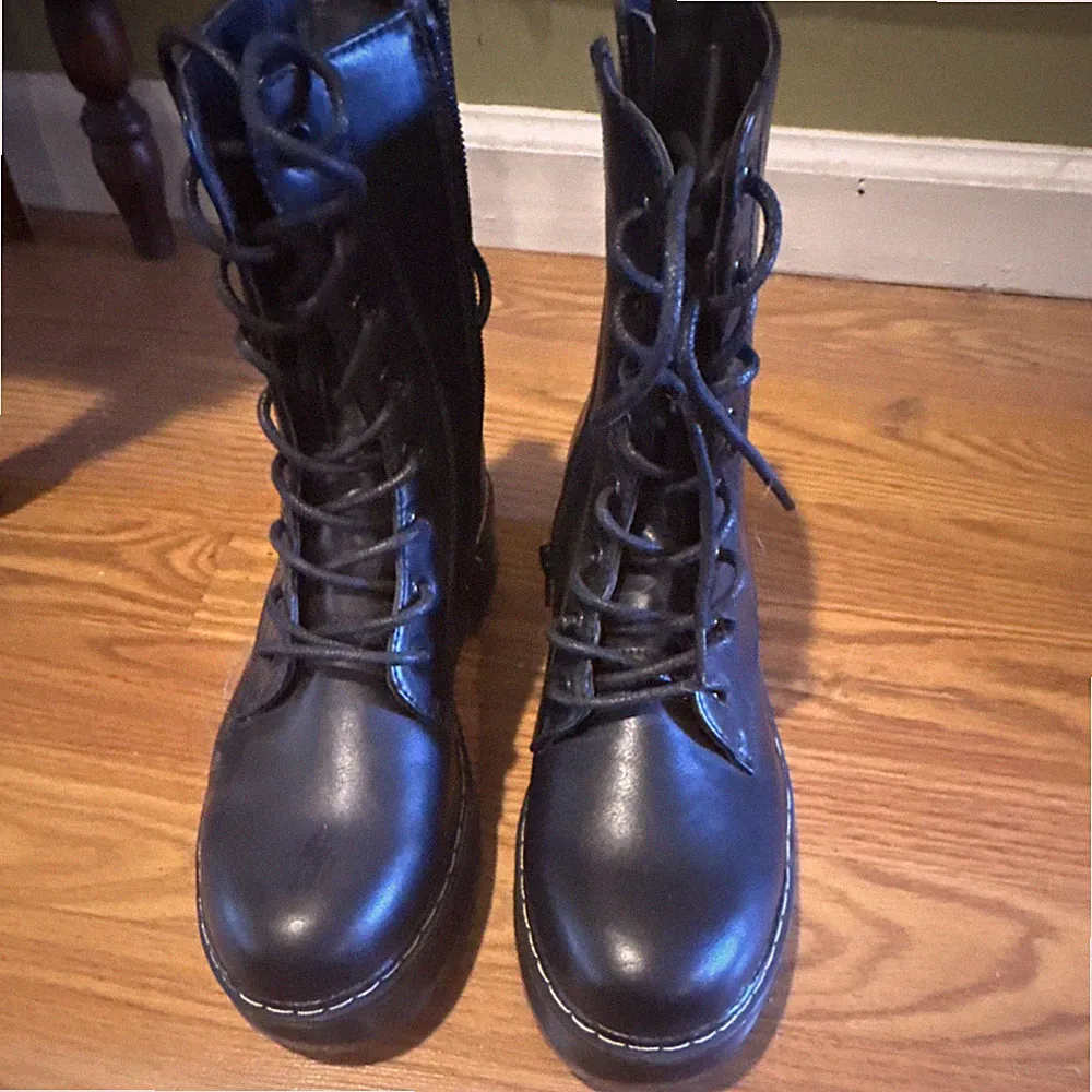 Black Leather Mid-Calf Combat Boots Lace-Up Round Toe Women’s Size 8.5