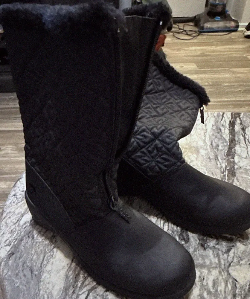 Black Quilted Mid-Calf Snow Boots Faux Fur Lined Zip Round Toe Rubber Outsole