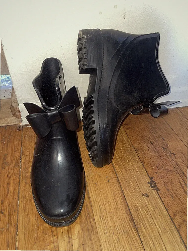 Black Rubber Rain Ankle Boots With Bow Low Block Heel. EUR Size 40, USA 9
