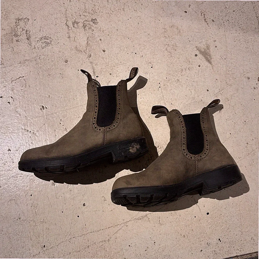 Blundstone Boots Size 4.5 Chelsea Slip On Leather Used Outdoors