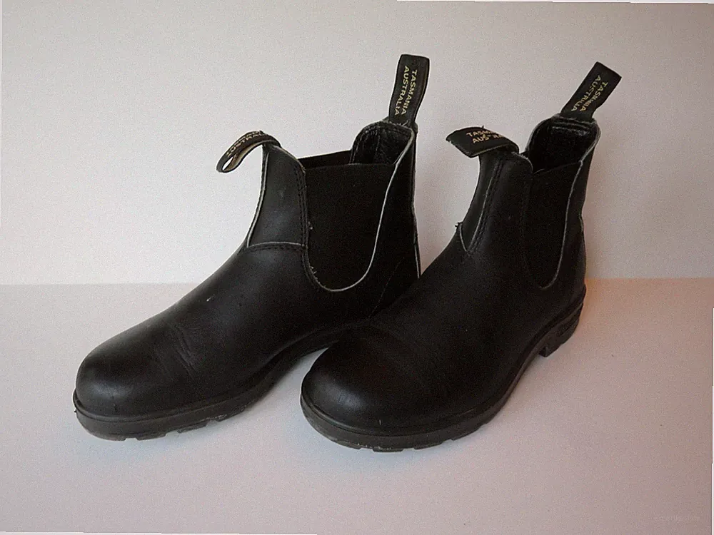 Blundstone Boots Youth 4.5 Chelsea Black Pull On Round Toe Comfort Ankle Top