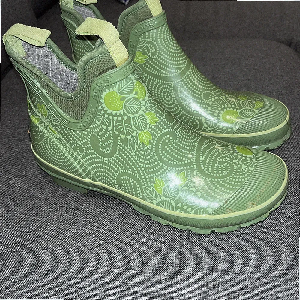 BOGS Green Waterproof Slip-On Boots Rain Boots Size 8
