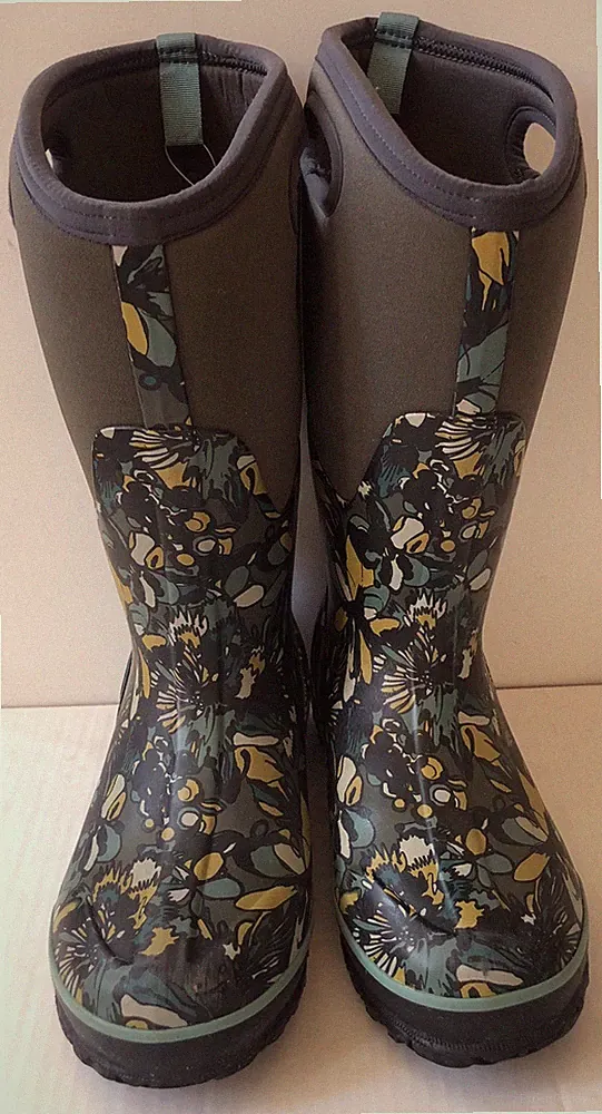 BOGS Women’s Size 7 Wide Calf , Classic Flower Waterproof Insulated Rain boots
