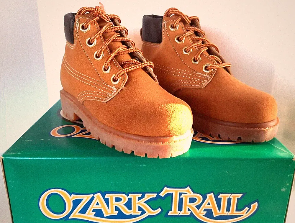 Boys Leather Hiking ~ Boots ~ Ozark Trail ~ Shoes ~ Toddler Size 8.5 ~ NEW ~