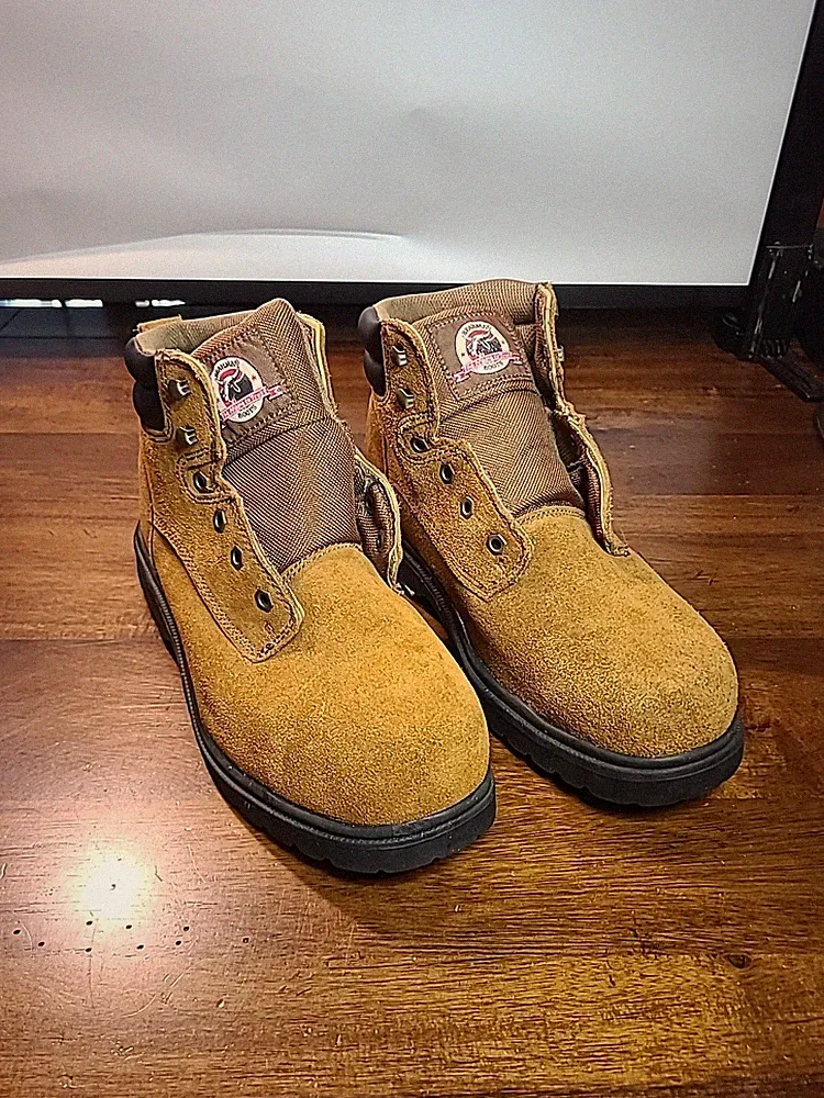 BRAHMA Boots Men's 9 Work/ Hiking Suede Leather Waterproof/Oil Resistant