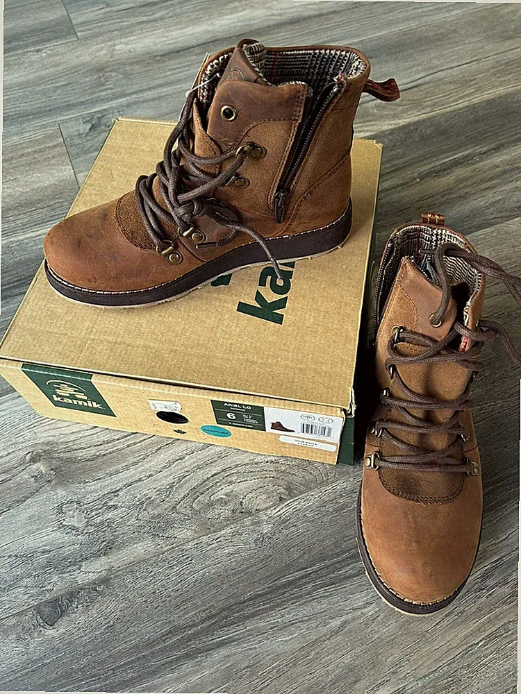 Brand New Kamik Ariel Lo Boots Womens Size 6 Brown Cognac Waterproof Leather