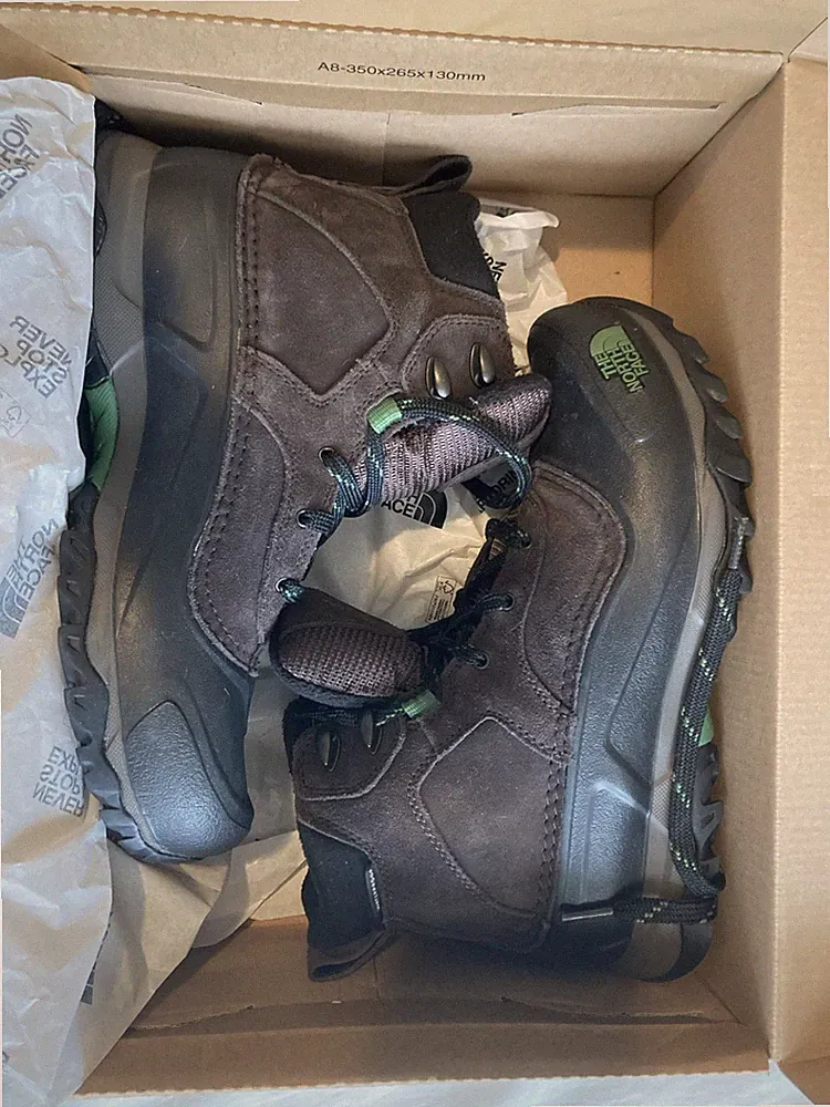 Brand New- North Face Heat Seeker Boots Size 7.5 Men’s-MINT CONDITION!
