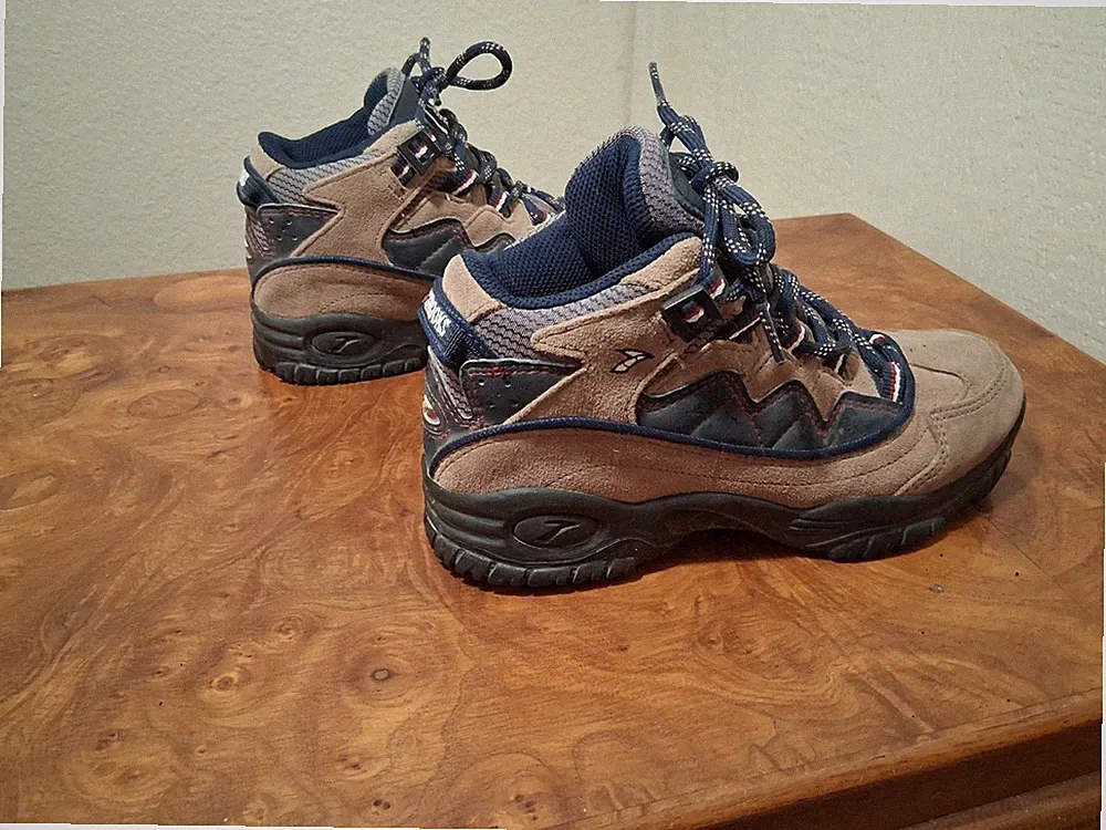 Brooks 29244 Hydraflow Women's Hiking Boots. Size 7. Brown.