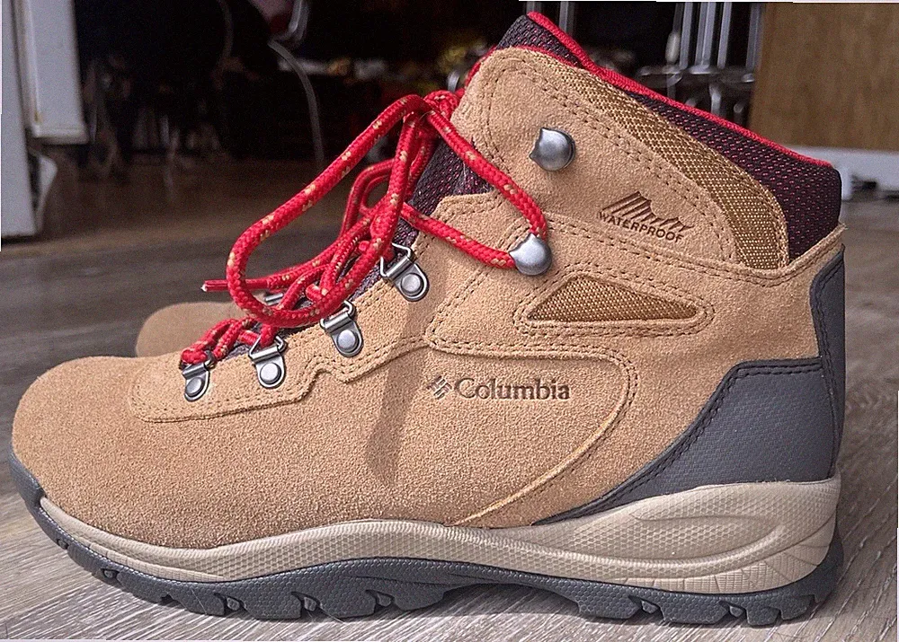 Brown/Red Womens 9 Columbia Hiking Boots, Perfect condition, Never worn