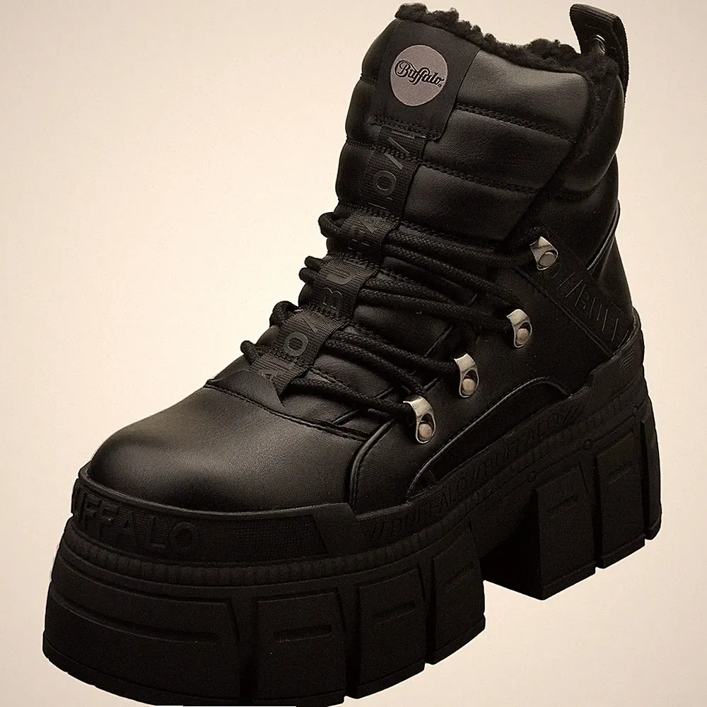 Buffalo Gospher Hike Mid Pad Vegan Womens Platform Boots in Black - 6.5 US