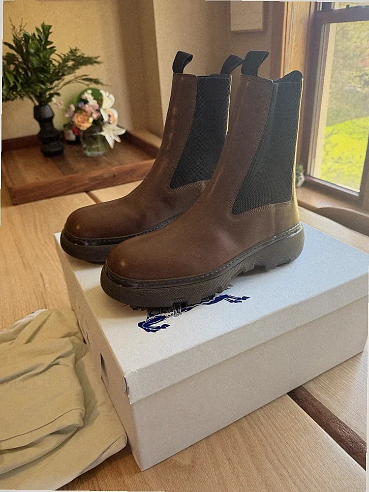 Burberry Walnut Leather Creeper Chelsea Boots Rubber Sole Logo Accents