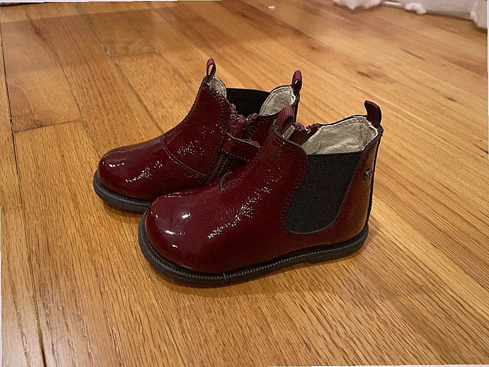 Burgundy Chelsea boots - Size 4.5