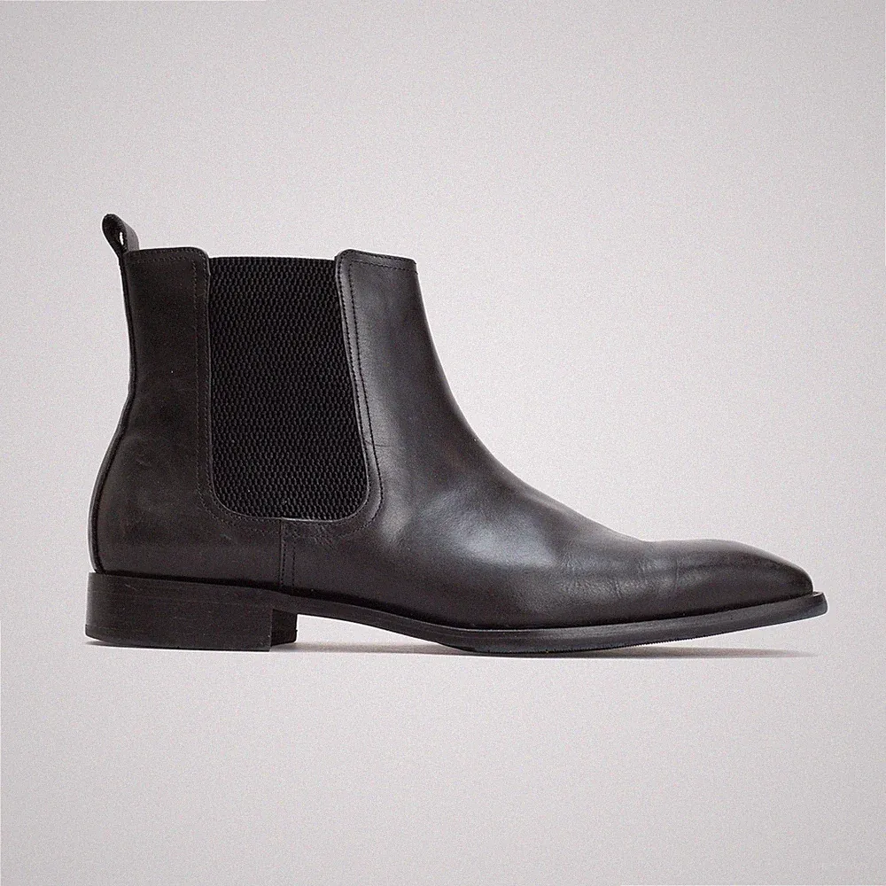 Carrucci Chelsea Boots Size 13 Solid Black Smooth Top Grain Leather Stacked Heel