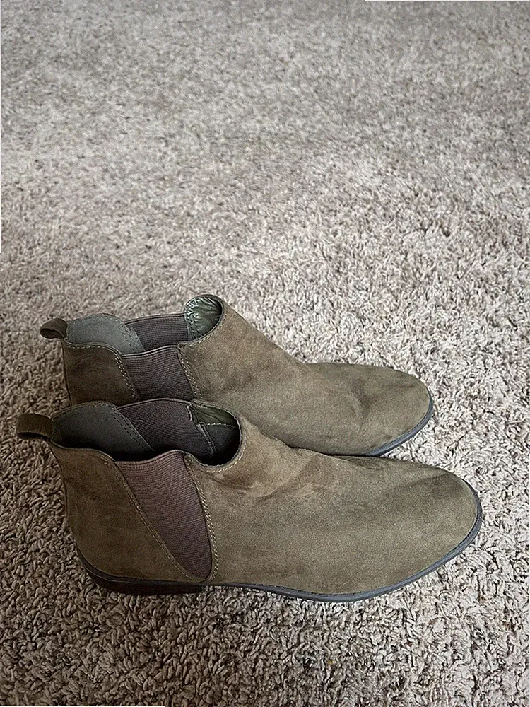 chelsea style boots