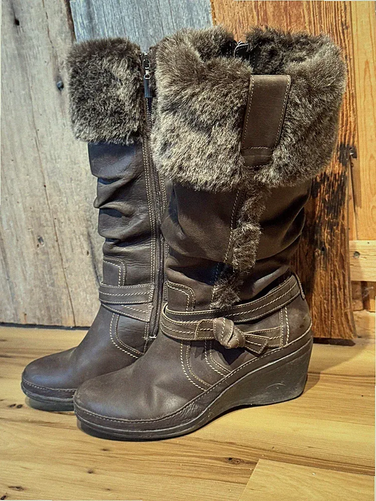 Clarks Boots Leather Boots Women's Size 8M Faux Fur Leather Upper Very Nice