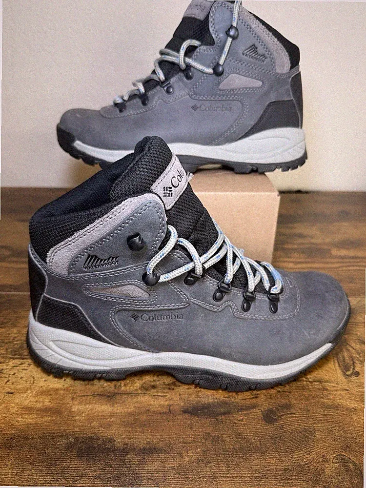 Columbia Newton Ridge Hiking Boots Womens Size 7.5 Gray Nubuck Ankle Lace Up