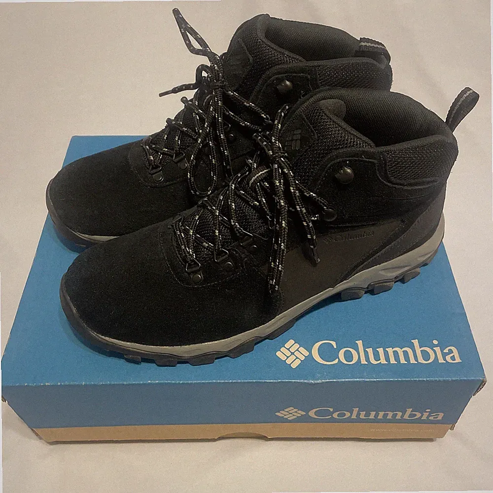 Columbia Newton Ridge™ Plus II Suede Waterproof Hiking Boot Mens 11W Black Noir