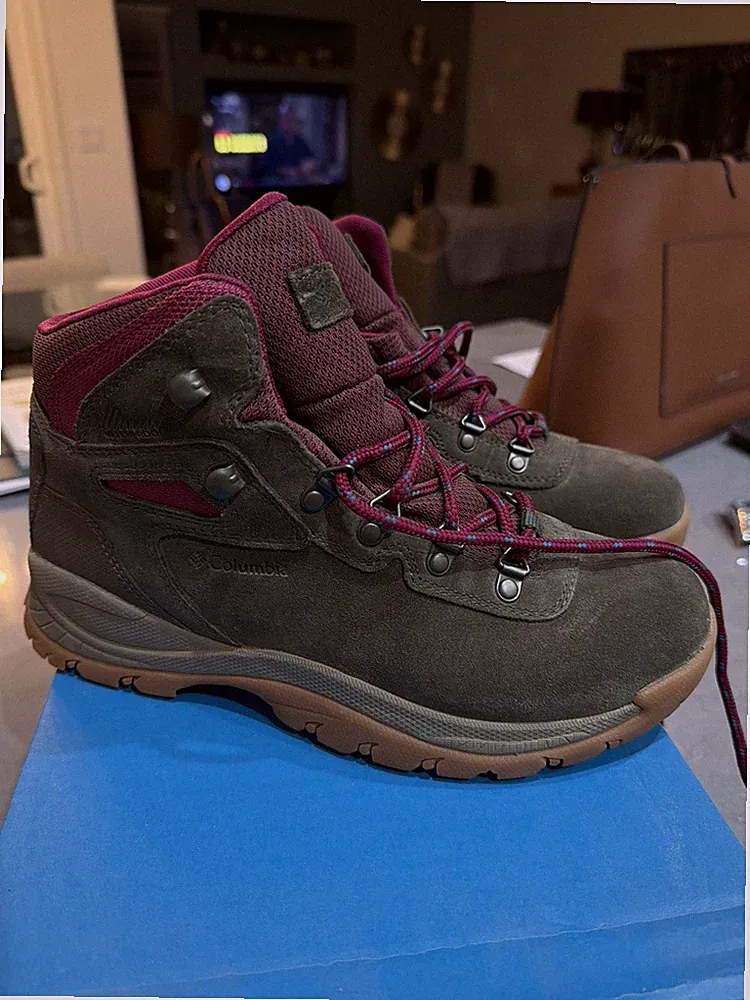 Columbia Newton Ridge Plus Waterproof Amped Wide Hiking Boots Women's size 8