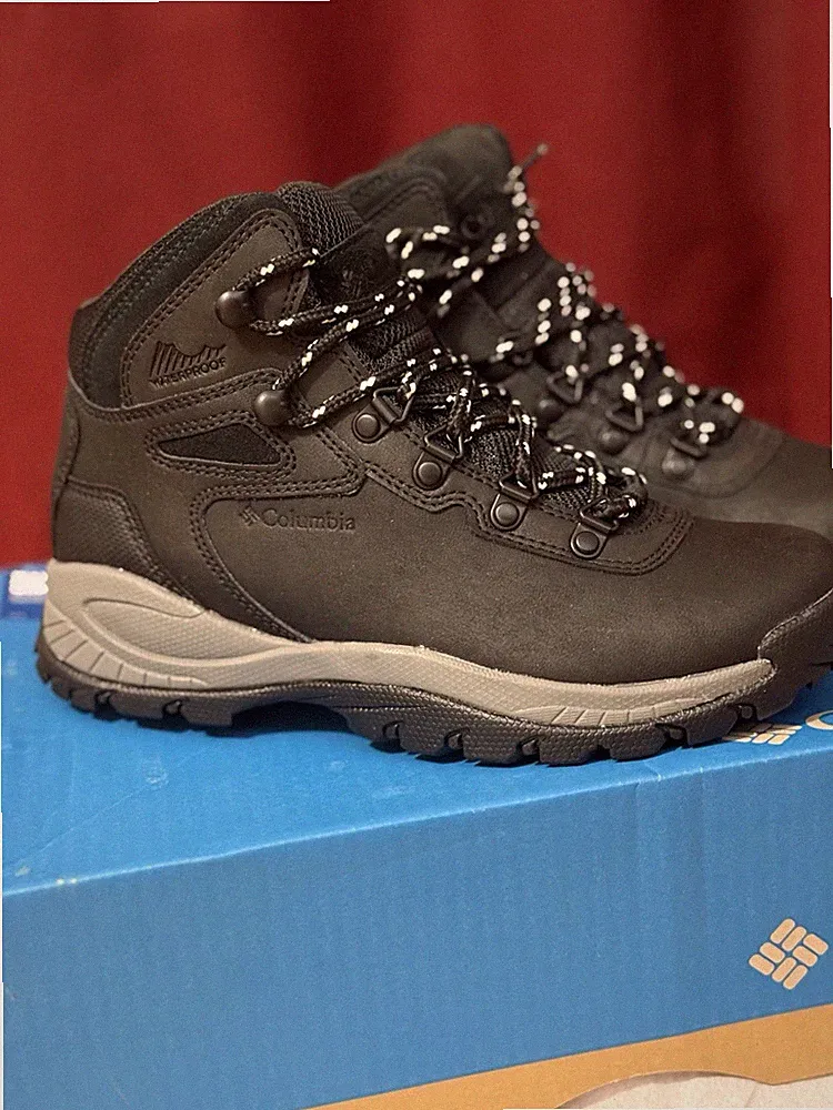 Columbia Newton Ridge Plus Women’s Waterproof Hiking Boot Size 5.5