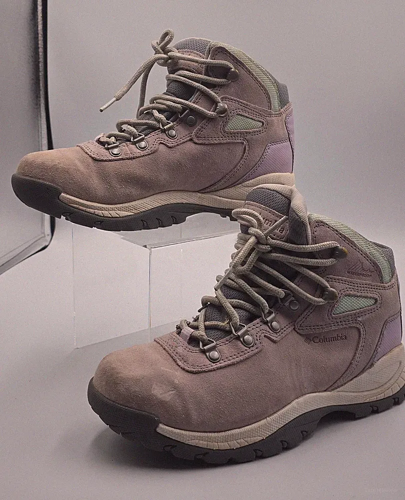 Columbia Newton Ridge Plus Womens 7.5 Hiking Boots Amped Suede Waterproof Ankle
