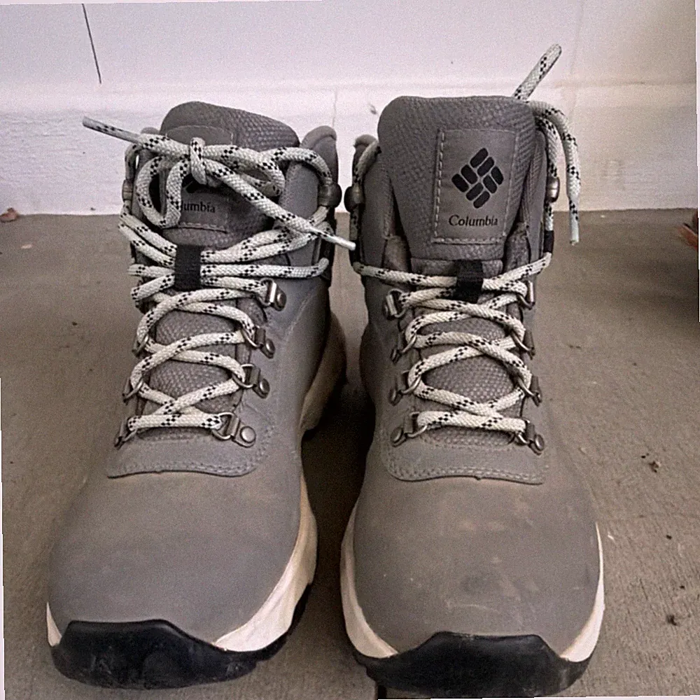 Columbia Women’s Gray Hiking Boots US 9 Lace Up Padded Collar Ankle Round Toe