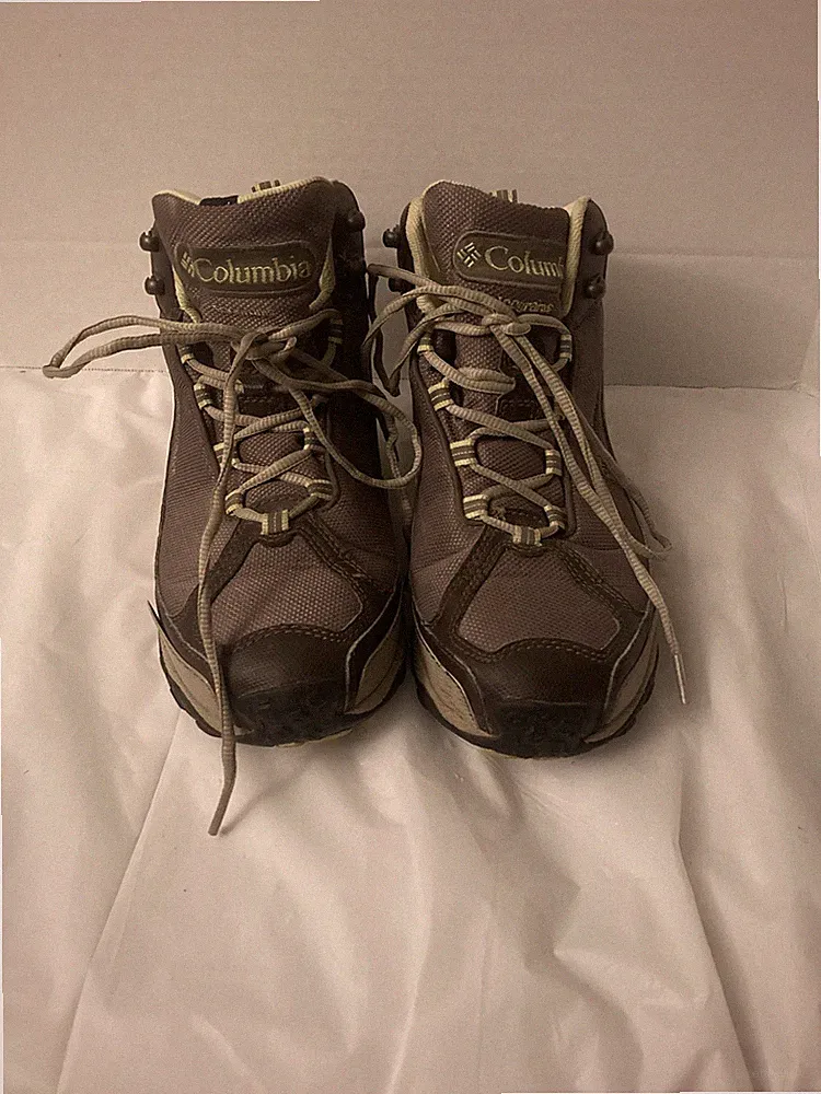 Columbia Women’s Hiking Boots 9 Pre Owned Excellent Condition