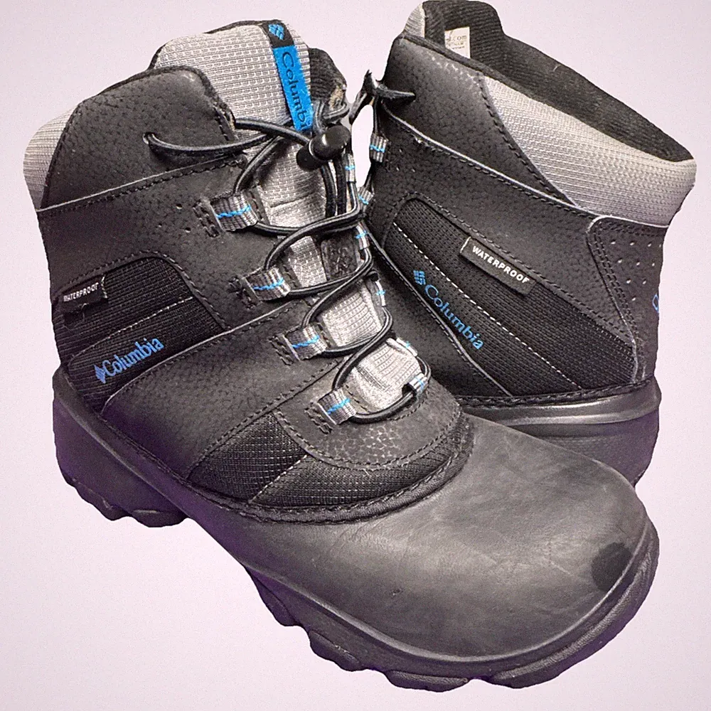 Columbia Womens Black Ankle Waterproof Boots Size US 5 for Hiking, walk in snow.