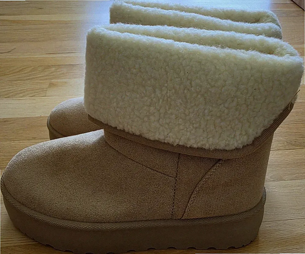 Cozzy Girl Super E Snow Boots Size 8 Women’s Faux Fur Lined Very Similar To UGG