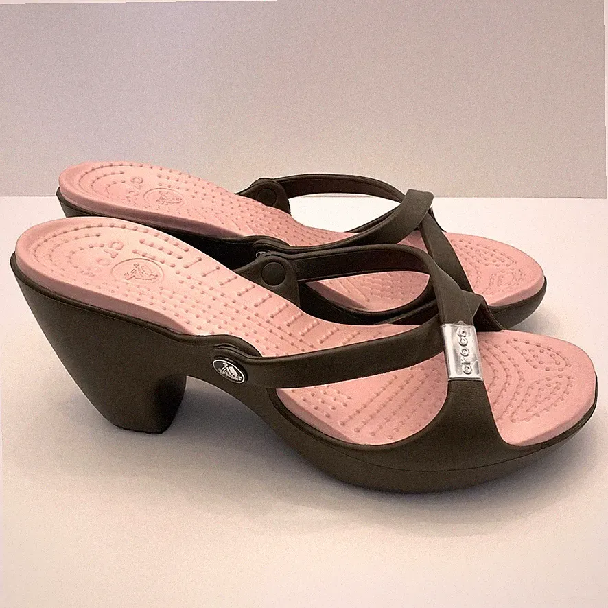Crocs Cyprus IV Sandals Womens 10 Shoes Brown Rubber Heels Mule Strappy Comfort