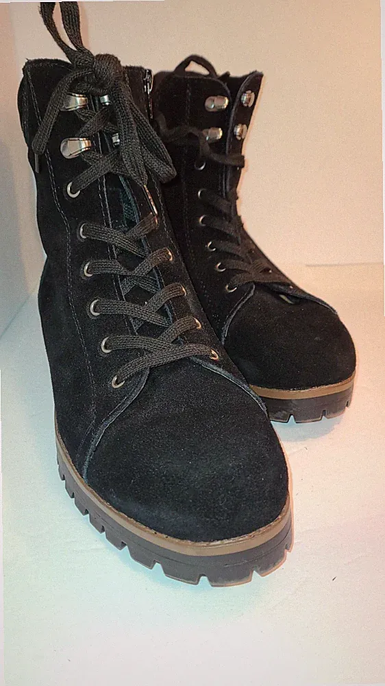 Crown Vintage Otter Rugged Black Suede Hiking Boots Women's Size 10 NEW!