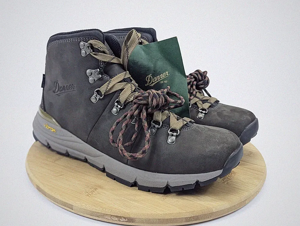 Danner Boots Mens 10 D Mountain 600 GTX Leaf 4.5 Gore Tex Hiking Trail Outdoor