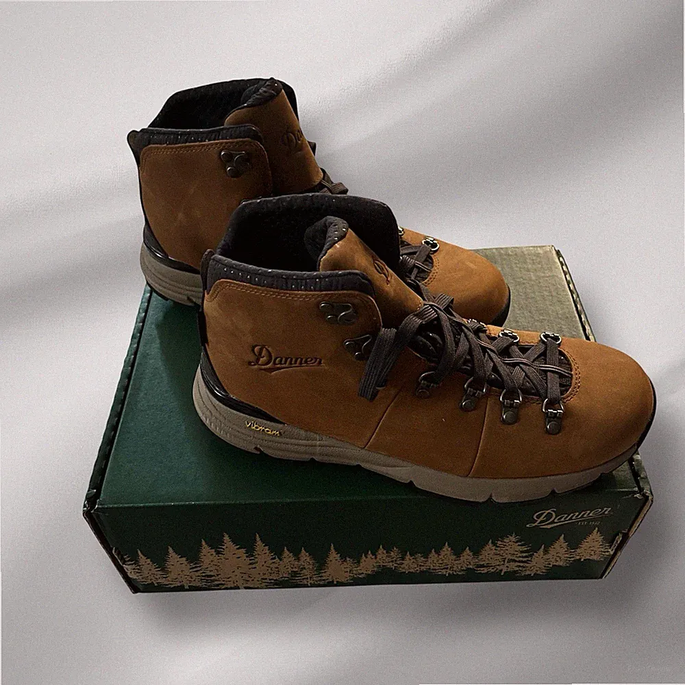 Danner Mountain 600 4.5" Brown Leather Boots Size Mens 8 Wide 62250, NEW